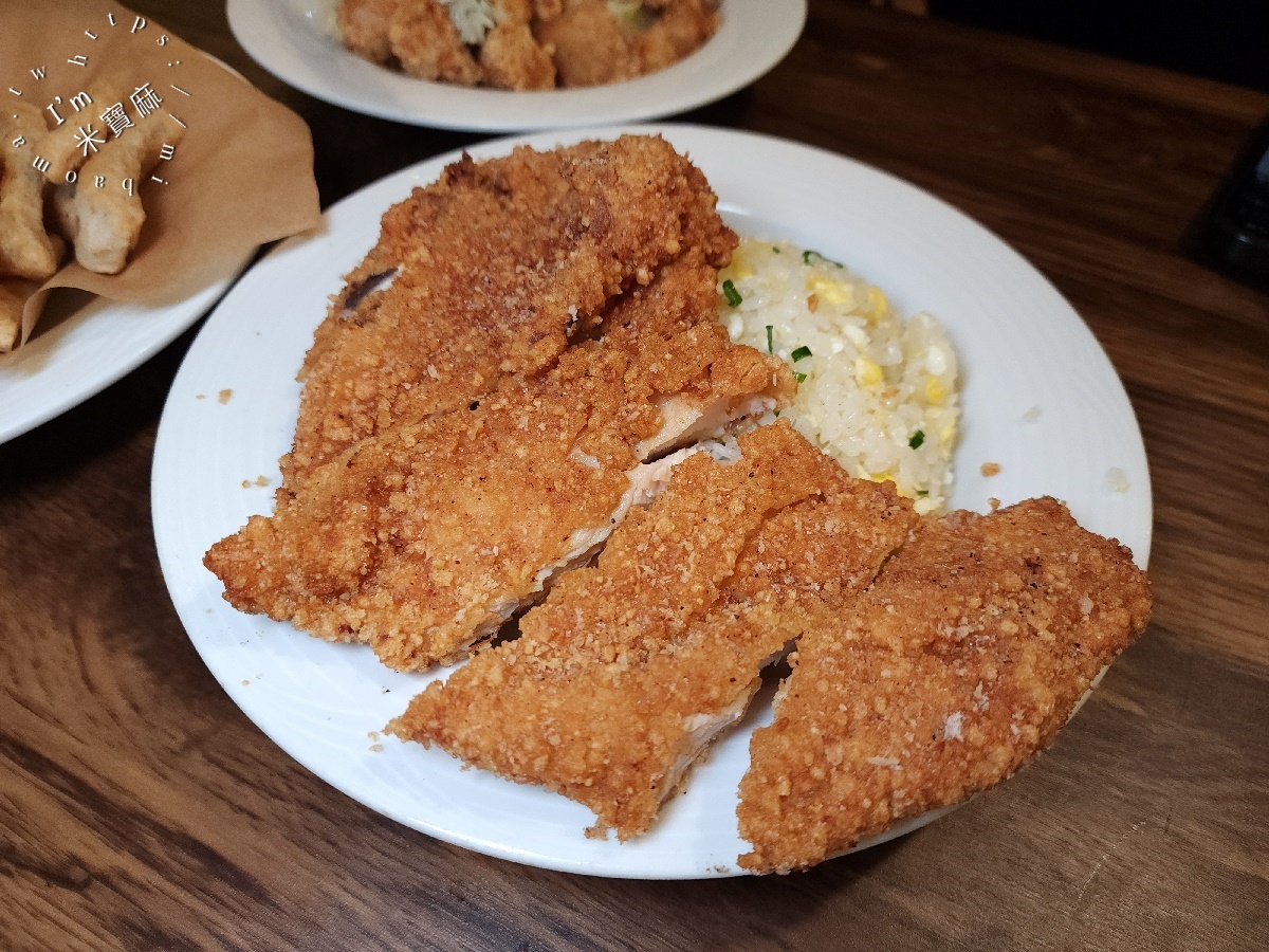 十饗炸雞炒飯|板橋美食,酥脆雞排炒飯冷掉不油膩,大份量滿足你的胃 十饗炸雞炒飯|板橋美食,酥脆雞排炒飯冷掉不油膩,大份量滿足你的胃