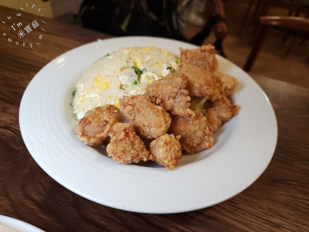 十饗炸雞炒飯|板橋美食,酥脆雞排炒飯冷掉不油膩,大份量滿足你的胃 十饗炸雞炒飯|板橋美食,酥脆雞排炒飯冷掉不油膩,大份量滿足你的胃