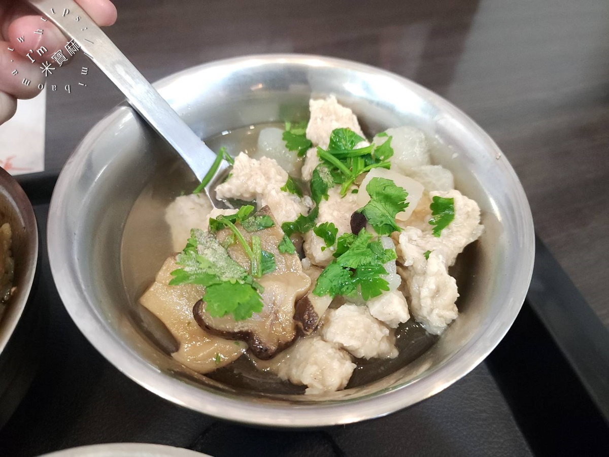 太順油飯 三陽店｜三重逾在地人激推50年老字號！Q彈油飯搭滷蛋、赤肉羹，經典必吃古早味