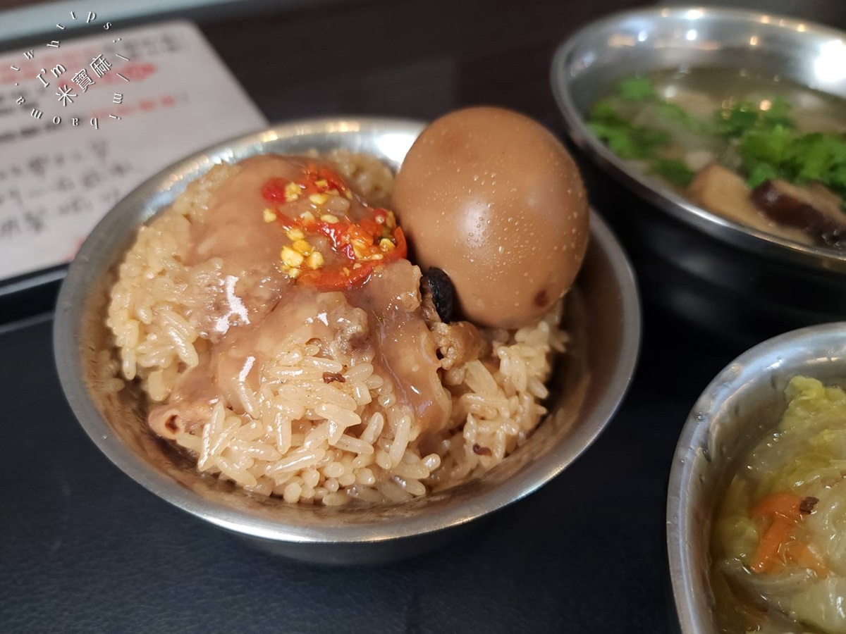 太順油飯 三陽店｜三重逾在地人激推50年老字號！Q彈油飯搭滷蛋、赤肉羹，經典必吃古早味