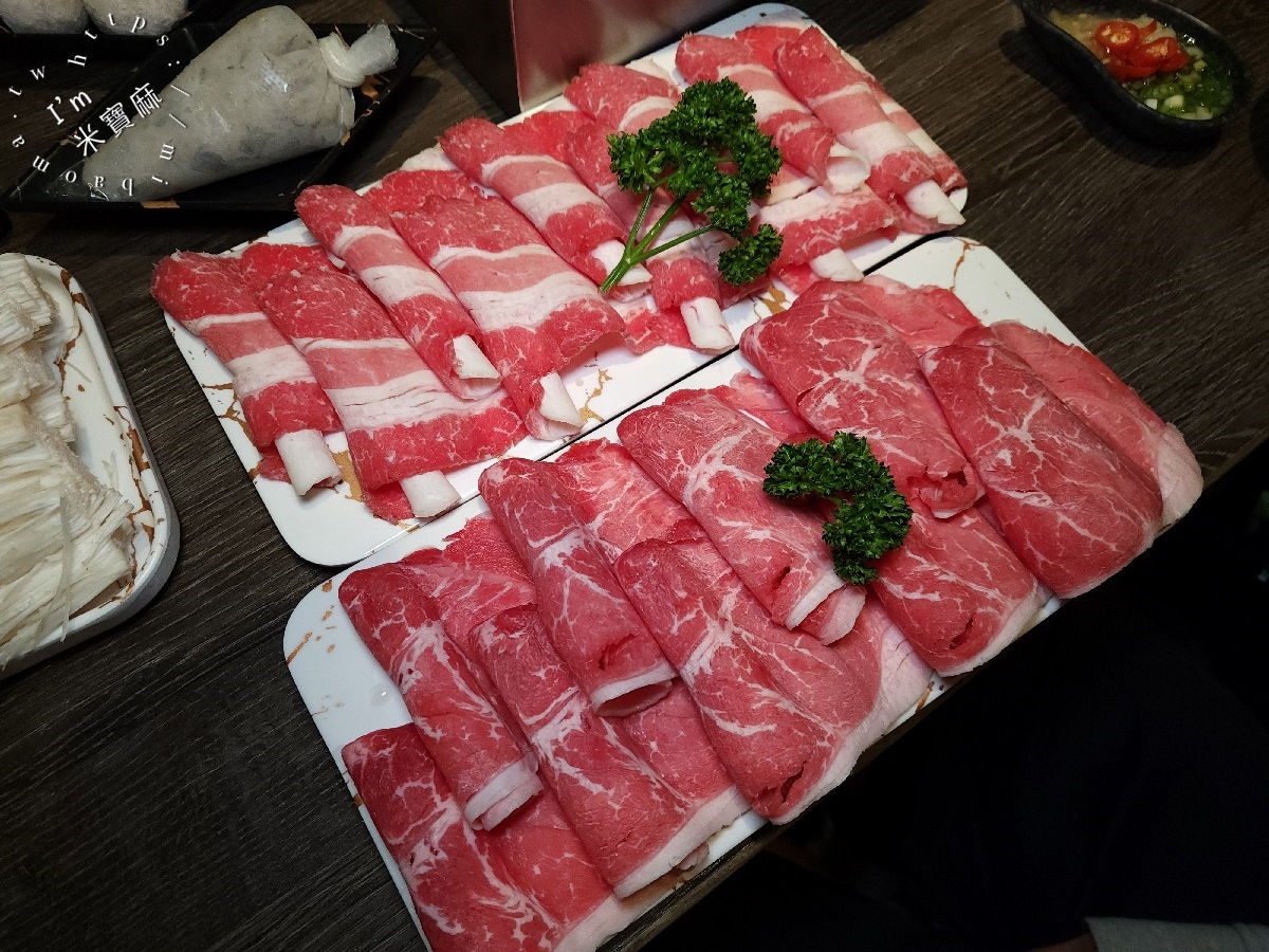 瓦法奇朵 W.麻辣BAR｜台北車站麻辣鍋新選擇！四川風味火鍋、聚餐包廂與壽星優惠全攻略