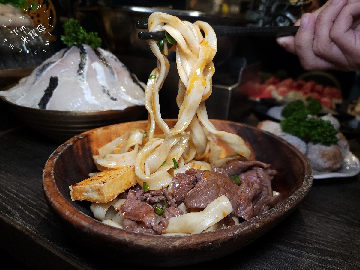 瓦法奇朵 W.麻辣BAR｜台北車站麻辣鍋新選擇！四川風味火鍋、聚餐包廂與壽星優惠全攻略