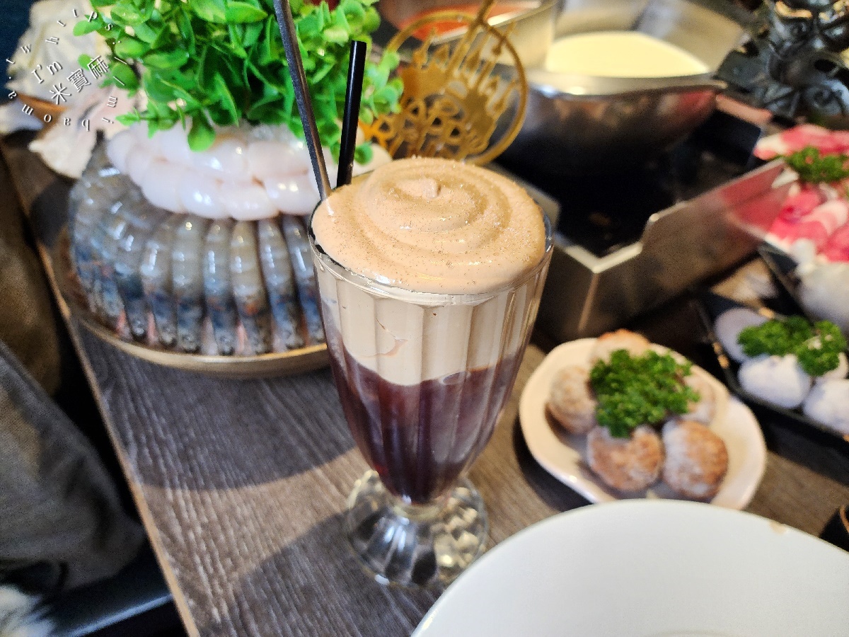 瓦法奇朵 W.麻辣BAR｜台北車站麻辣鍋新選擇！四川風味火鍋、聚餐包廂與壽星優惠全攻略