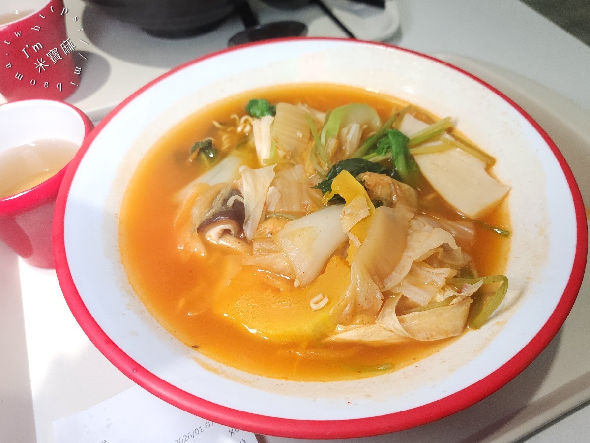 愛情麻辣燙｜台北車站美食，秤重自選、湯頭豐富，白飯麵無限還有免單秘訣！