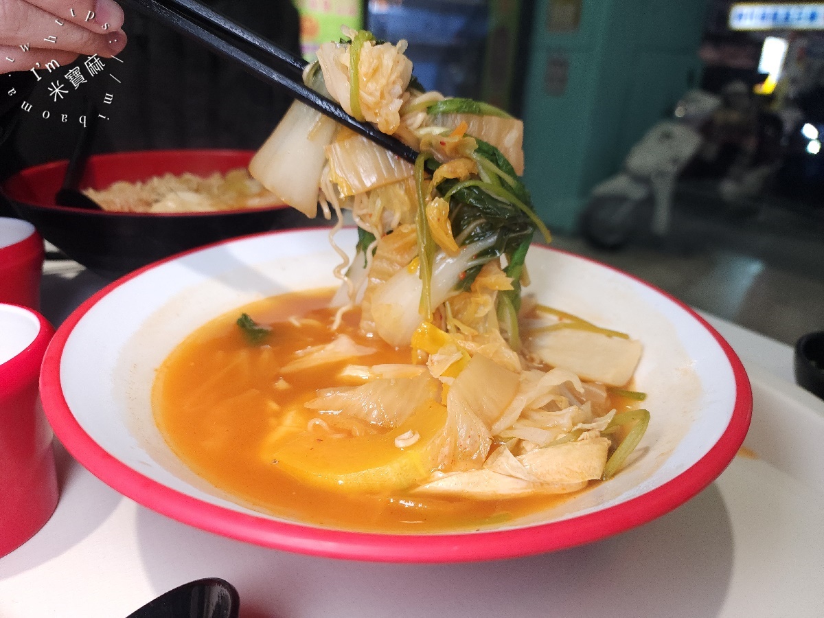 愛情麻辣燙|台北車站美食,秤重自選、湯頭豐富,白飯麵無限還有免單秘訣! 愛情麻辣燙|台北車站美食,秤重自選、湯頭豐富,白飯麵無限還有免單秘訣!