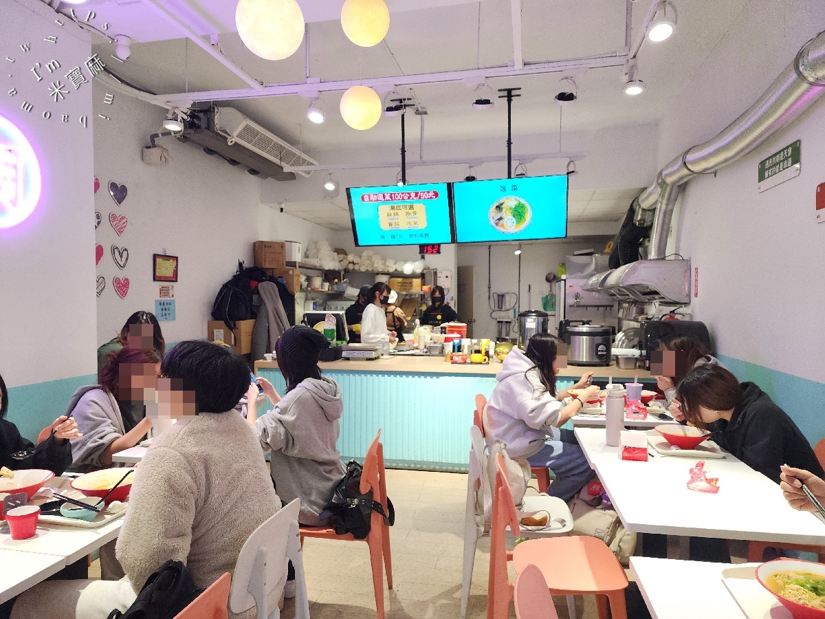 愛情麻辣燙|台北車站美食,秤重自選、湯頭豐富,白飯麵無限還有免單秘訣! 愛情麻辣燙|台北車站美食,秤重自選、湯頭豐富,白飯麵無限還有免單秘訣!