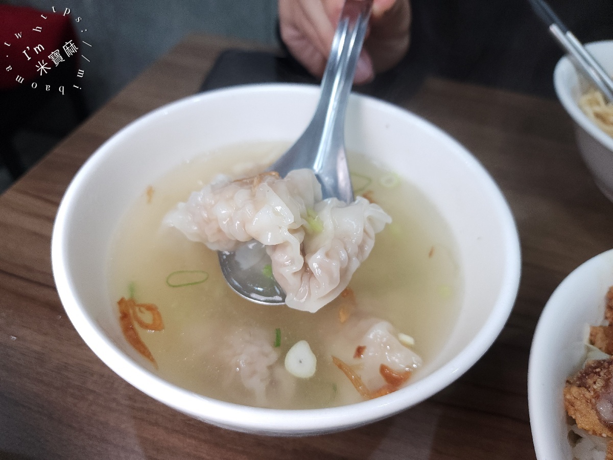 阿卡乾麵｜中和美食，多口味乾麵、爆汁花干與銷魂紅燒肉飯，人氣小吃攻略