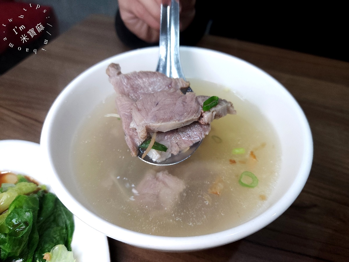 阿卡乾麵｜中和美食，多口味乾麵、爆汁花干與銷魂紅燒肉飯，人氣小吃攻略