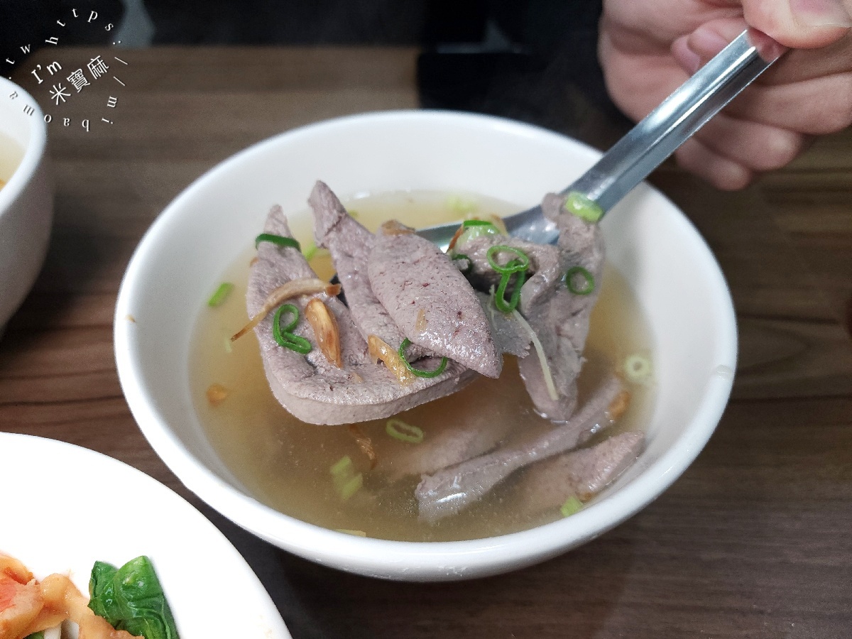 阿卡乾麵｜中和美食，多口味乾麵、爆汁花干與銷魂紅燒肉飯，人氣小吃攻略