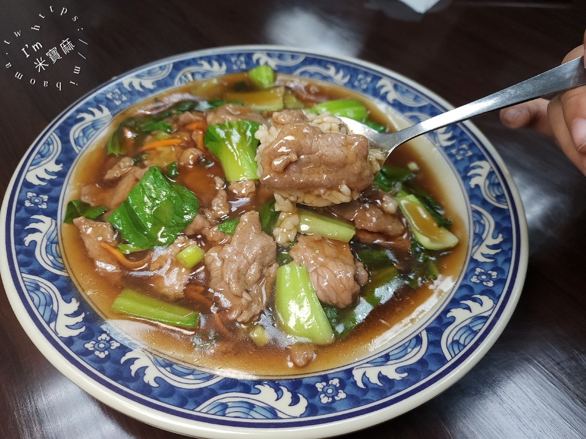 霸王熱炒｜新店大豐路美食，CP值爆棚平價熱炒，炒飯、排骨飯、牛肉燴飯必點攻略