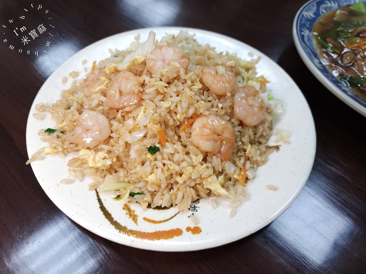 霸王熱炒｜新店大豐路美食，CP值爆棚平價熱炒，炒飯、排骨飯、牛肉燴飯必點攻略