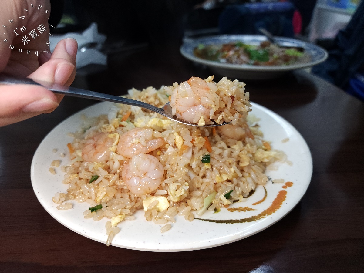 霸王熱炒｜新店大豐路美食，CP值爆棚平價熱炒，炒飯、排骨飯、牛肉燴飯必點攻略