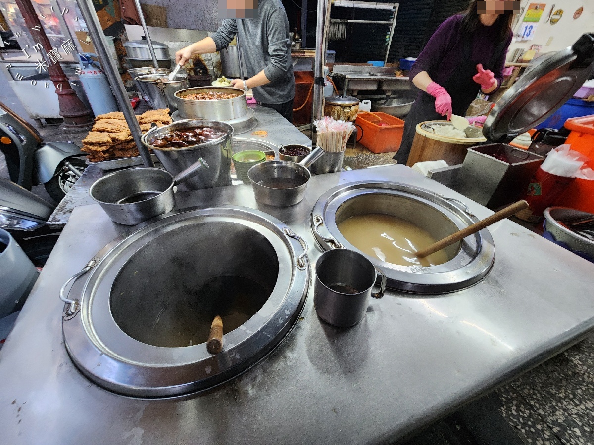 蔡家排骨飯｜板橋府中站美食激推！40年老字號古早味排骨飯，還有免費雙湯暖心
