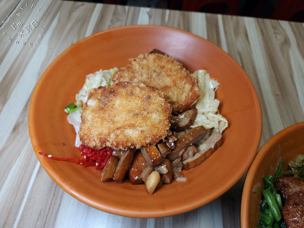 胡家廟口排骨飯｜土城美食，晚來吃不到！青雲路銷魂排骨便當，在地人激推的秒殺美食