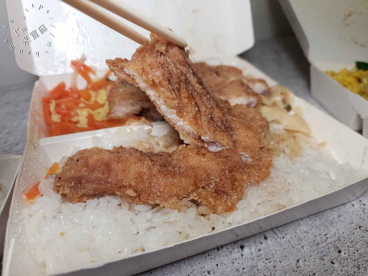 明峰烤肉飯 ｜板橋在地激推排隊便當！烤肉、雞腿、排骨飯都銷魂，價格平實、配菜還可自選