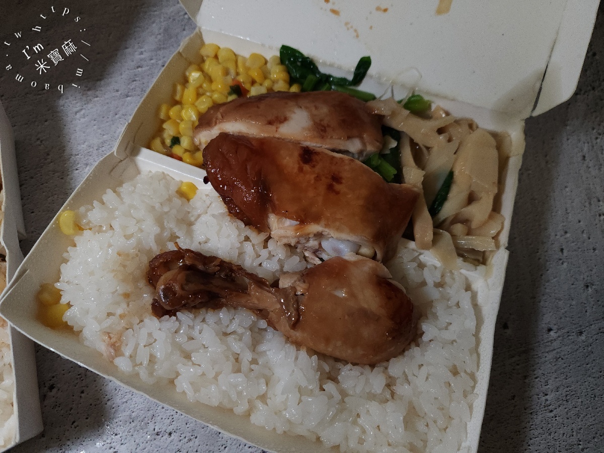 明峰烤肉飯 ｜板橋在地激推排隊便當！烤肉、雞腿、排骨飯都銷魂，價格平實、配菜還可自選