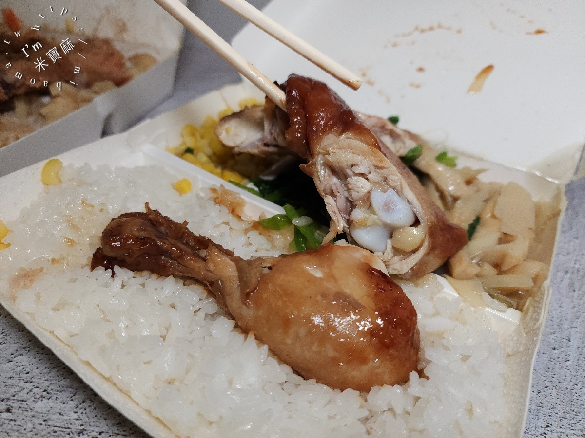 明峰烤肉飯 ｜板橋在地激推排隊便當！烤肉、雞腿、排骨飯都銷魂，價格平實、配菜還可自選