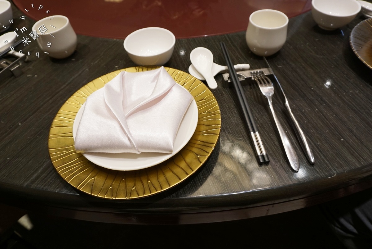 粵亮廣式料理｜南港六福萬怡酒店：台北頂級粵菜餐廳推薦，必吃烤鴨、龍蝦湯與創意料理！