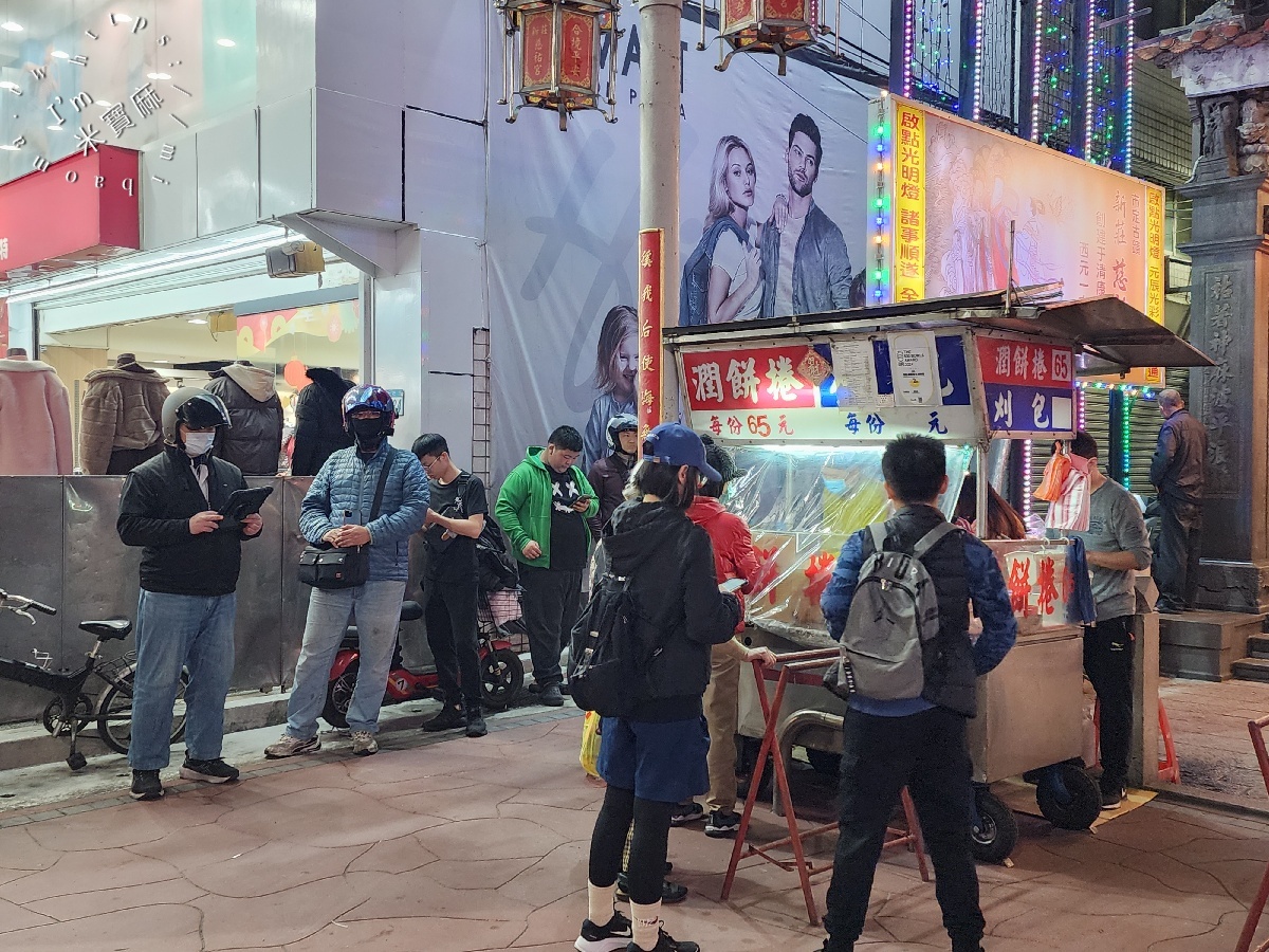 新莊廟街夜市潤餅捲|新莊美食,蔡依林激推的排隊美食!在地人氣必吃古早味 新莊廟街夜市潤餅捲|新莊美食,蔡依林激推的排隊美食!在地人氣必吃古早味