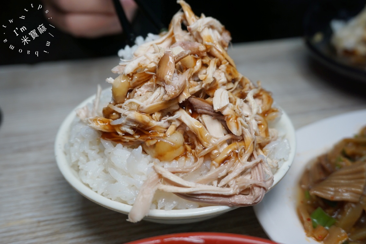 廟口臭豆腐（新莊廟街）｜新莊臭豆腐，在地老字號！煙燻雞肉飯、紅糟肉圓，一站滿足你的小吃胃