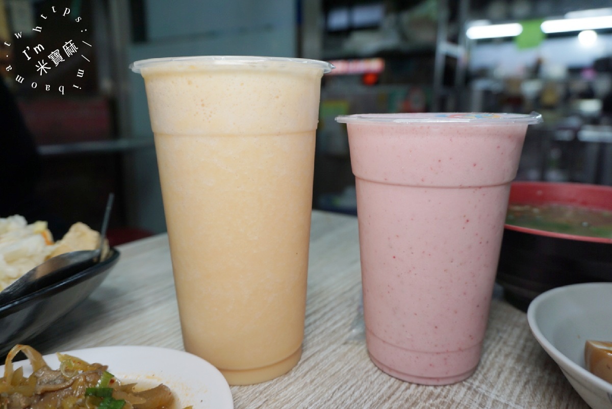 廟口臭豆腐（新莊廟街）｜新莊臭豆腐，在地老字號！煙燻雞肉飯、紅糟肉圓，一站滿足你的小吃胃