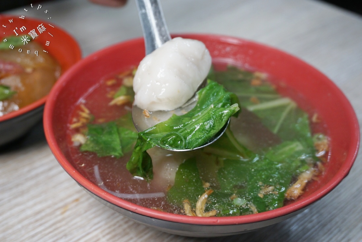 廟口臭豆腐（新莊廟街）｜新莊臭豆腐，在地老字號！煙燻雞肉飯、紅糟肉圓，一站滿足你的小吃胃