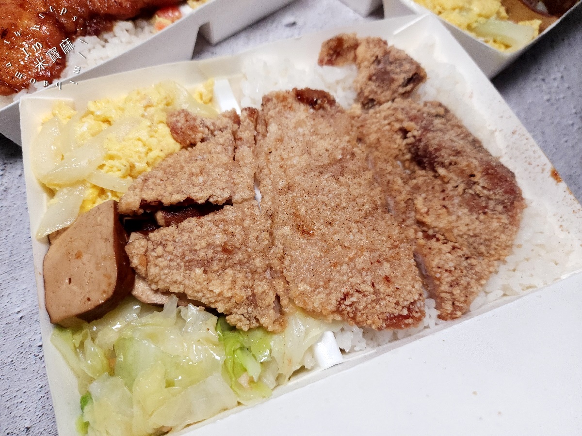 鑫吉野烤肉飯｜興南夜市美食，周邊平價美食，烤肉飯、香酥排骨飯CP值破表必吃
