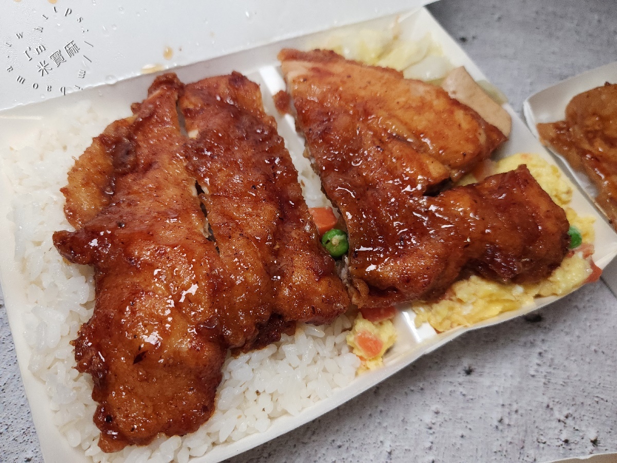 鑫吉野烤肉飯｜興南夜市美食，周邊平價美食，烤肉飯、香酥排骨飯CP值破表必吃