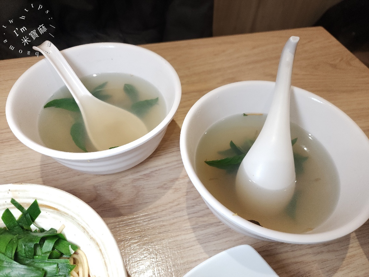 源慶鮮蚵｜台北車站美食，必點乾拌鮮蚵、免費續湯，老饕都愛的巷弄美味