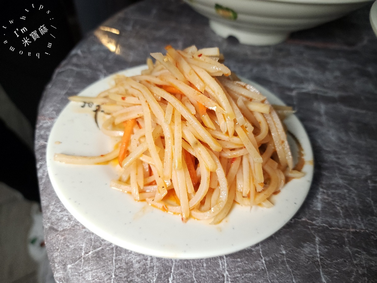 初戀螺螄粉 酸辣粉｜興南夜市美食，辣度酸度客製化，必加炸蛋、土豆絲，重慶柳州雙重享受！