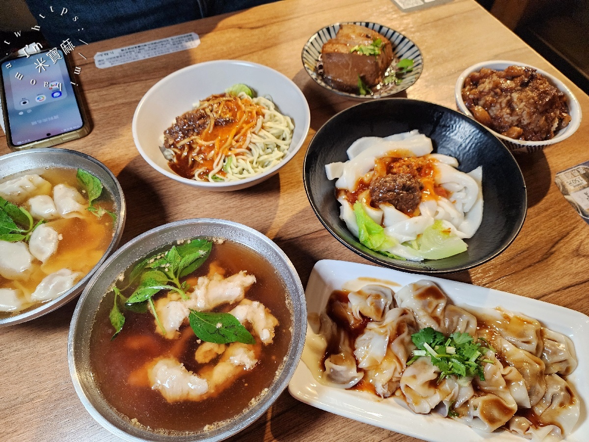 乾麵居｜桃園大溪美食，人氣爆棚的文青麵店，必點辛辣乾麵與特色小菜