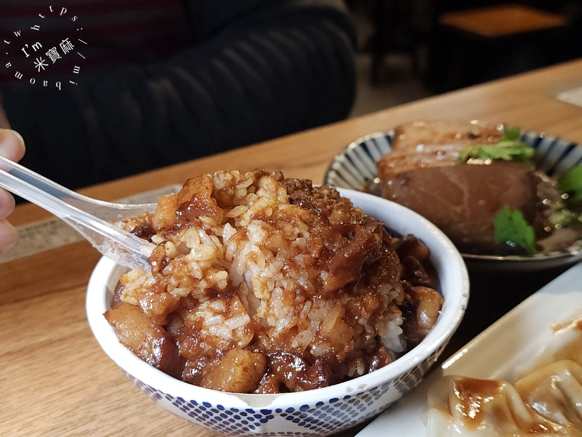 乾麵居｜桃園大溪美食，人氣爆棚的文青麵店，必點辛辣乾麵與特色小菜