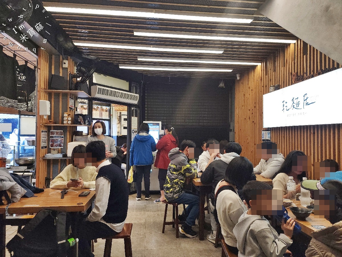 乾麵居｜桃園大溪美食，人氣爆棚的文青麵店，必點辛辣乾麵與特色小菜