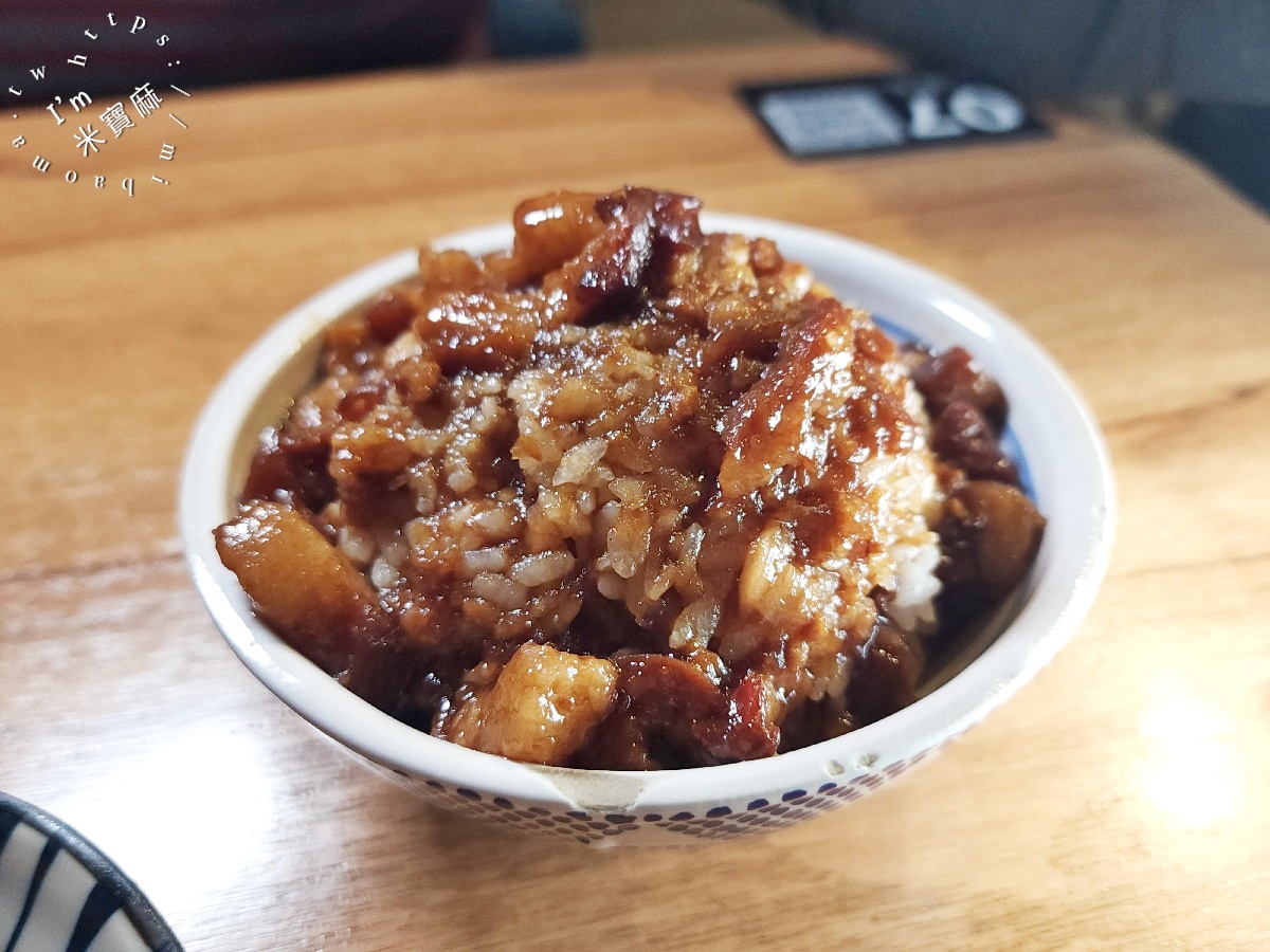 乾麵居｜桃園大溪美食，人氣爆棚的文青麵店，必點辛辣乾麵與特色小菜