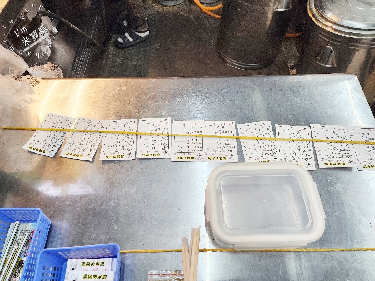 黑豬肉水餃 中和興南店｜興南夜市美食，4元佛心價！手工現包皮薄餡甜，暖胃四神湯、酸辣湯