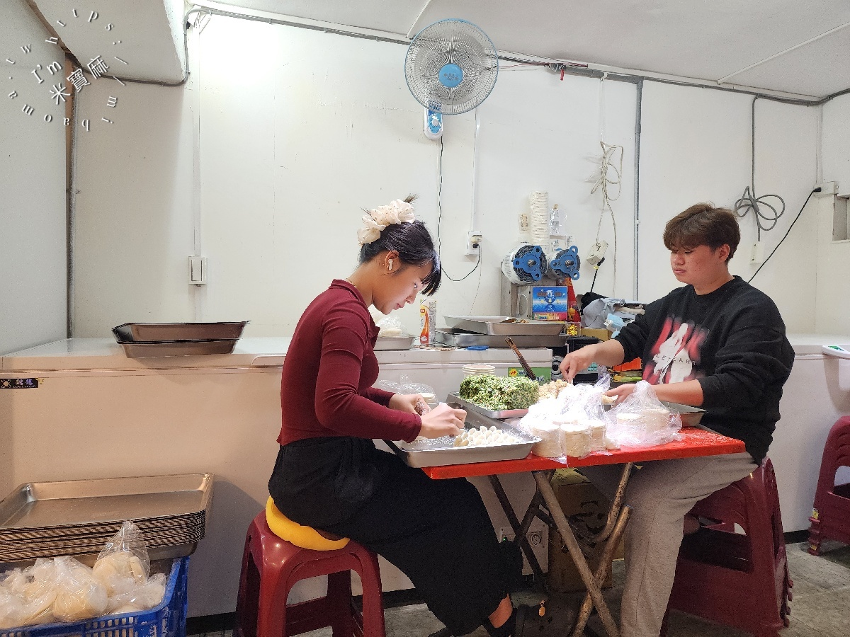 黑豬肉水餃 中和興南店｜興南夜市美食，4元佛心價！手工現包皮薄餡甜，暖胃四神湯、酸辣湯