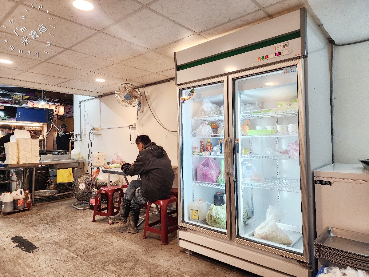 黑豬肉水餃 中和興南店｜興南夜市美食，4元佛心價！手工現包皮薄餡甜，暖胃四神湯、酸辣湯