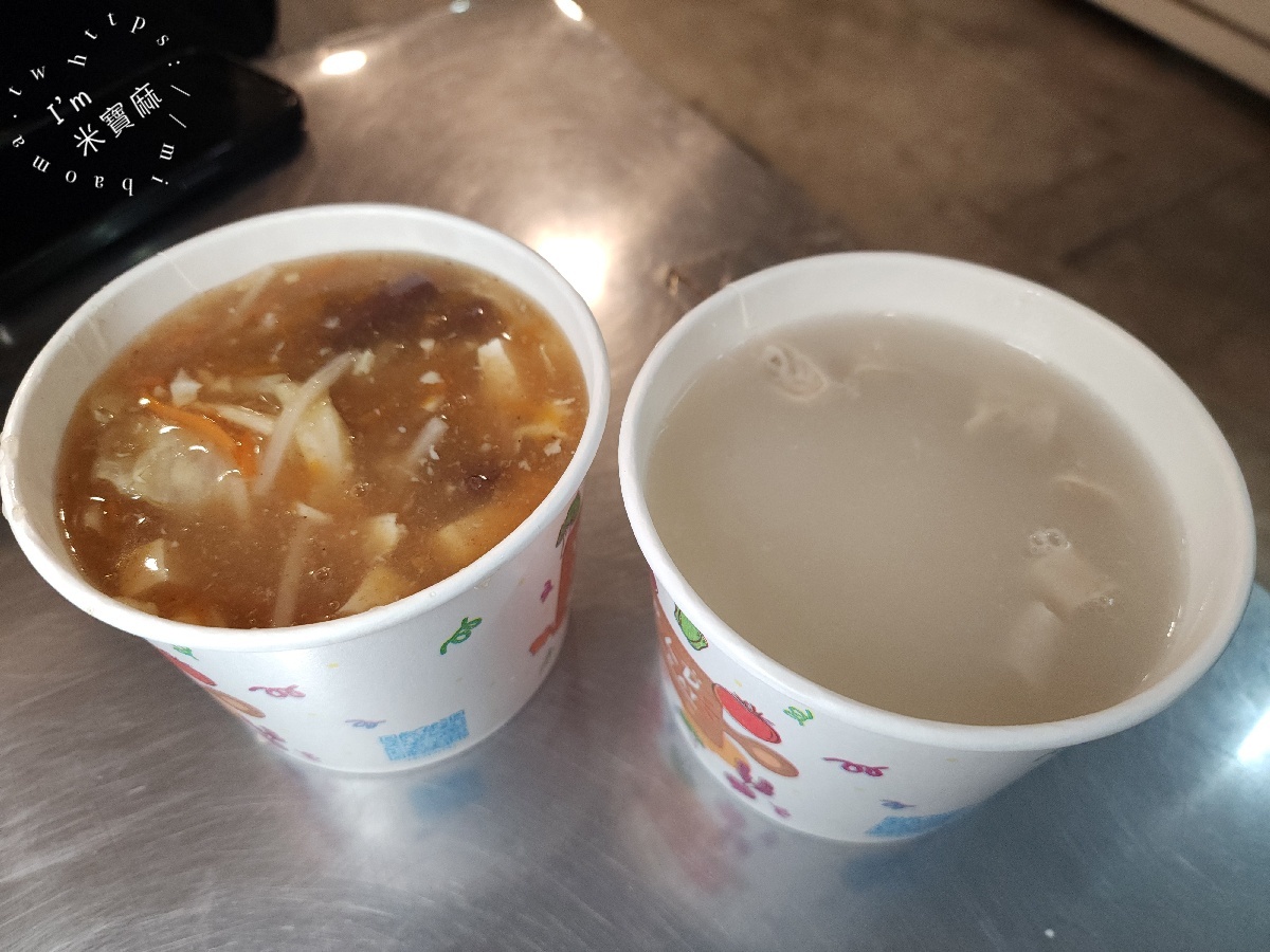 黑豬肉水餃 中和興南店｜興南夜市美食，4元佛心價！手工現包皮薄餡甜，暖胃四神湯、酸辣湯