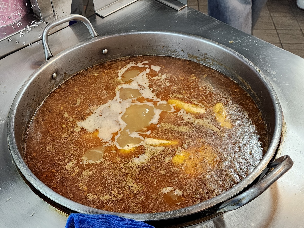 坤哥排骨酥麵｜延三夜市美食，暖心排骨酥麵與銷魂魯肉飯，捷運台北橋站周邊古早味美食推薦