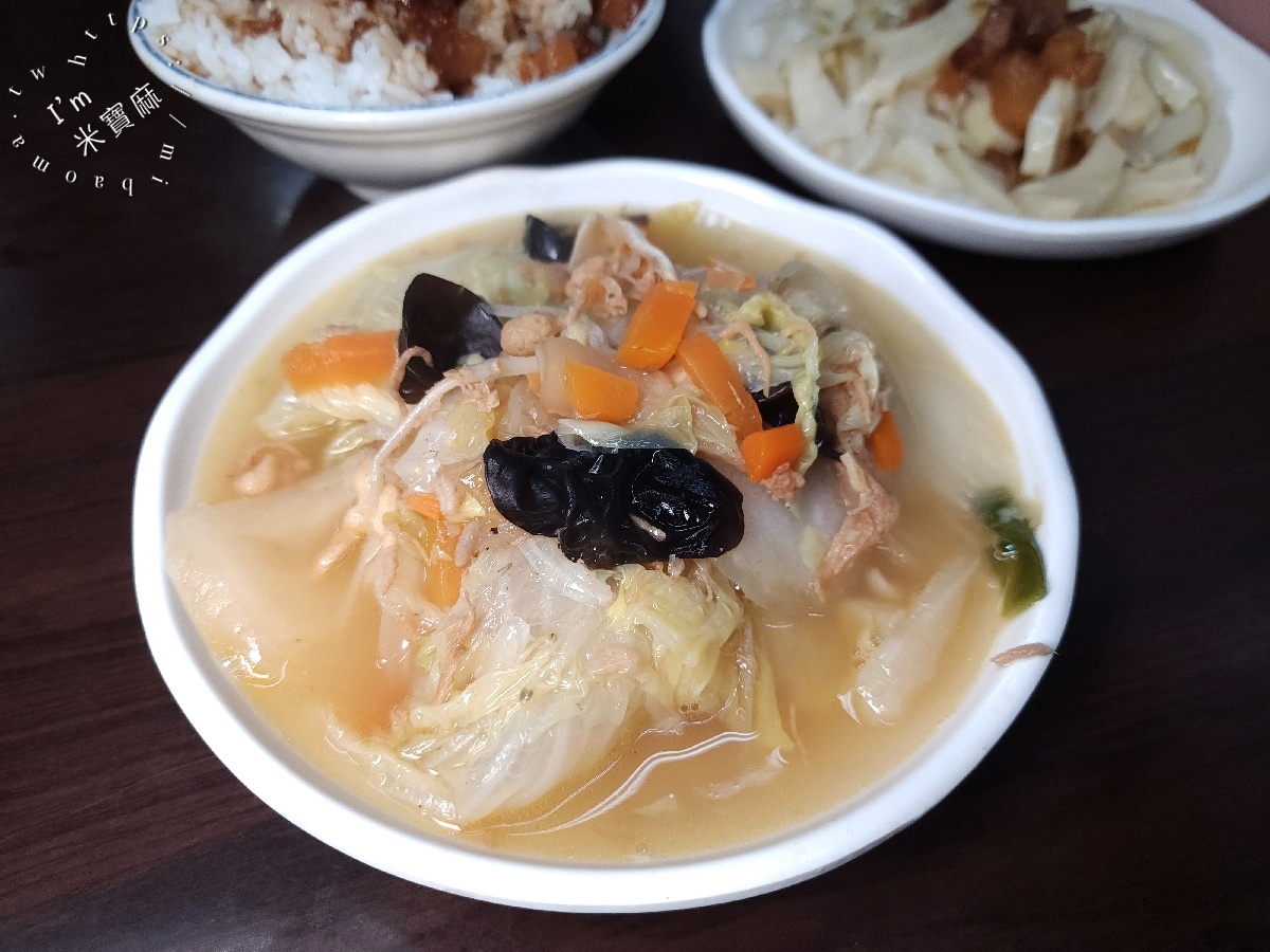 坤哥排骨酥麵|延三夜市美食,暖心排骨酥麵與銷魂魯肉飯,捷運台北橋站周邊古早味美食推薦 坤哥排骨酥麵|延三夜市美食,暖心排骨酥麵與銷魂魯肉飯,捷運台北橋站周邊古早味美食推薦