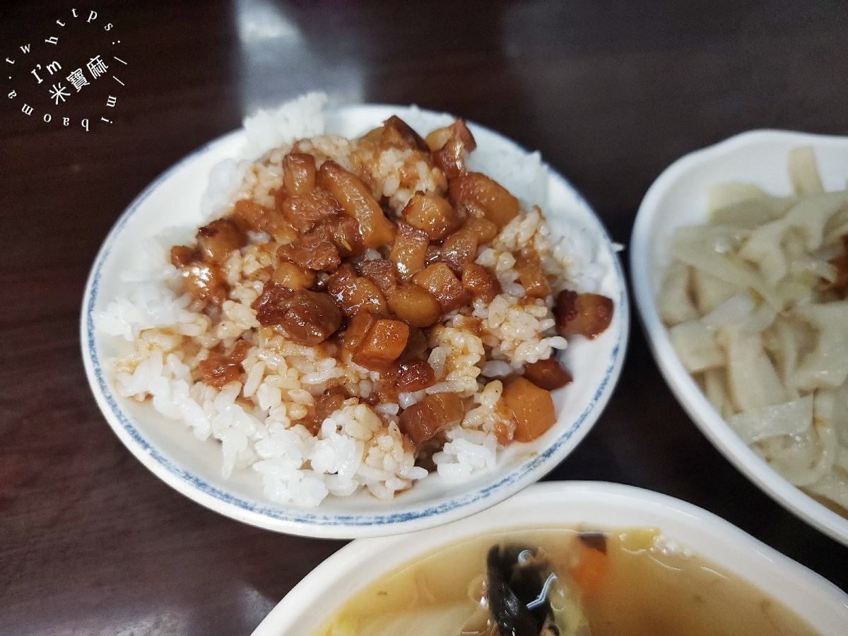 坤哥排骨酥麵|延三夜市美食,暖心排骨酥麵與銷魂魯肉飯,捷運台北橋站周邊古早味美食推薦 坤哥排骨酥麵|延三夜市美食,暖心排骨酥麵與銷魂魯肉飯,捷運台北橋站周邊古早味美食推薦