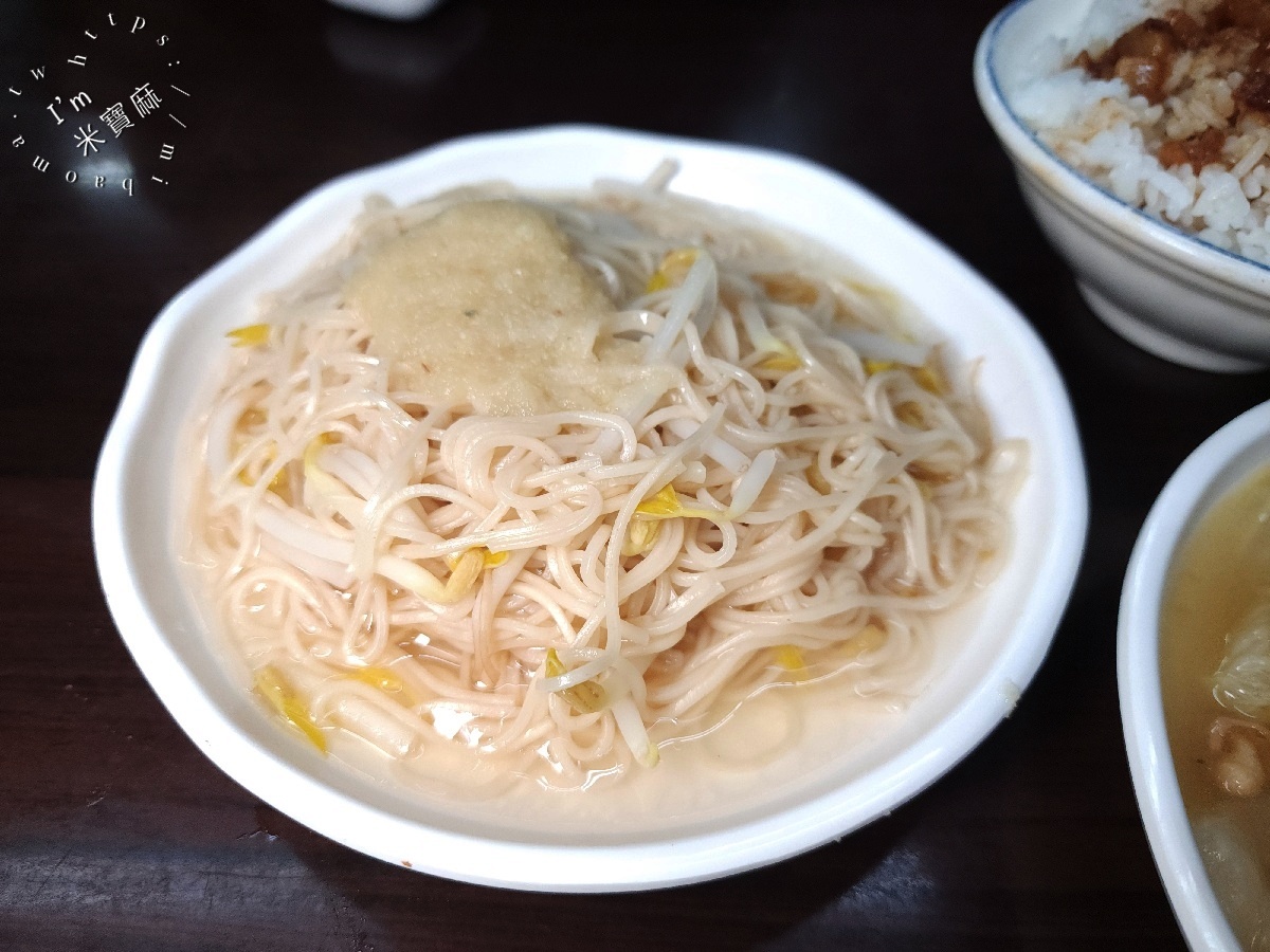 坤哥排骨酥麵|延三夜市美食,暖心排骨酥麵與銷魂魯肉飯,捷運台北橋站周邊古早味美食推薦 坤哥排骨酥麵|延三夜市美食,暖心排骨酥麵與銷魂魯肉飯,捷運台北橋站周邊古早味美食推薦