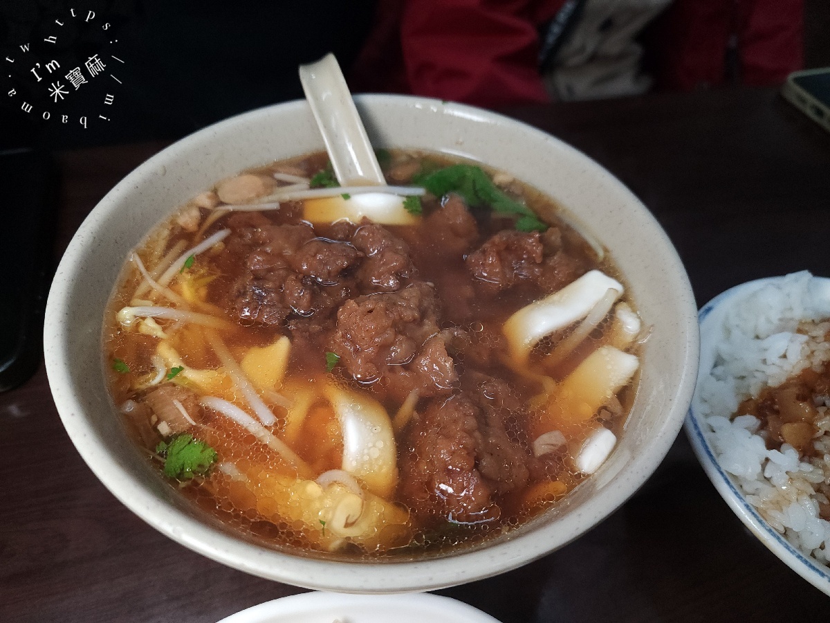 坤哥排骨酥麵|延三夜市美食,暖心排骨酥麵與銷魂魯肉飯,捷運台北橋站周邊古早味美食推薦 坤哥排骨酥麵|延三夜市美食,暖心排骨酥麵與銷魂魯肉飯,捷運台北橋站周邊古早味美食推薦