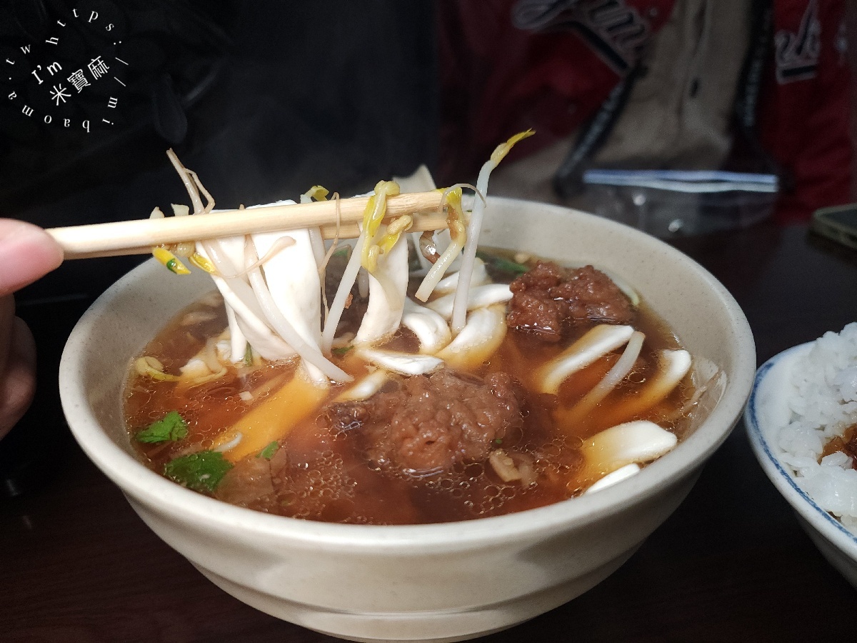 坤哥排骨酥麵|延三夜市美食,暖心排骨酥麵與銷魂魯肉飯,捷運台北橋站周邊古早味美食推薦 坤哥排骨酥麵|延三夜市美食,暖心排骨酥麵與銷魂魯肉飯,捷運台北橋站周邊古早味美食推薦