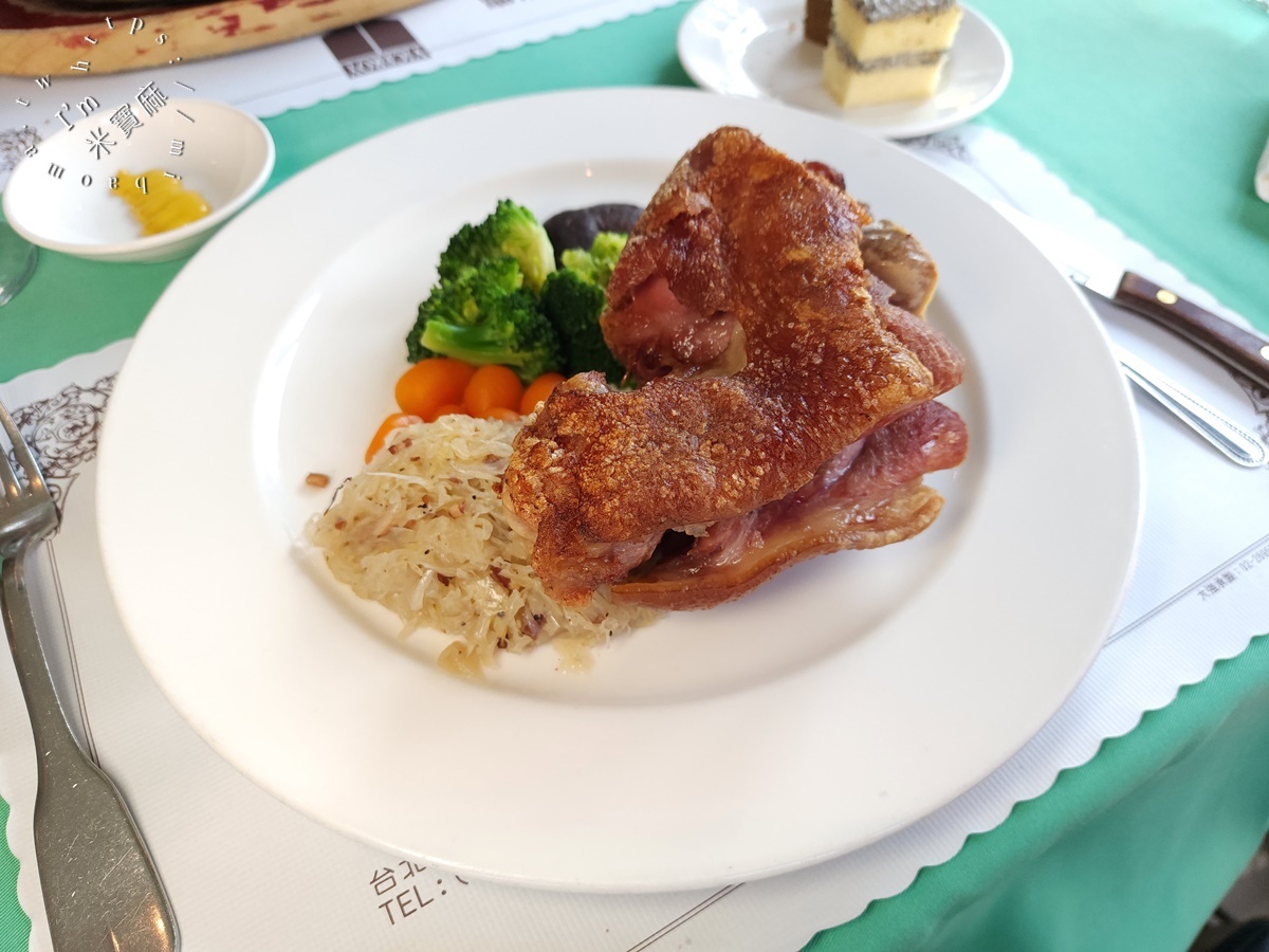 總督西餐廳｜台北東區50年經典老牌牛排！忠孝復興高質感排餐、豐盛自助吧一次滿足