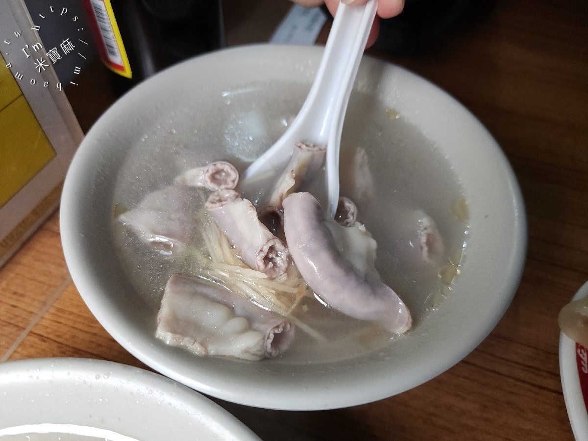 一甲美濃粄條｜永和民生路美食，不只粄條！在地人激推「招牌蒸餃」與超人氣平價宵夜