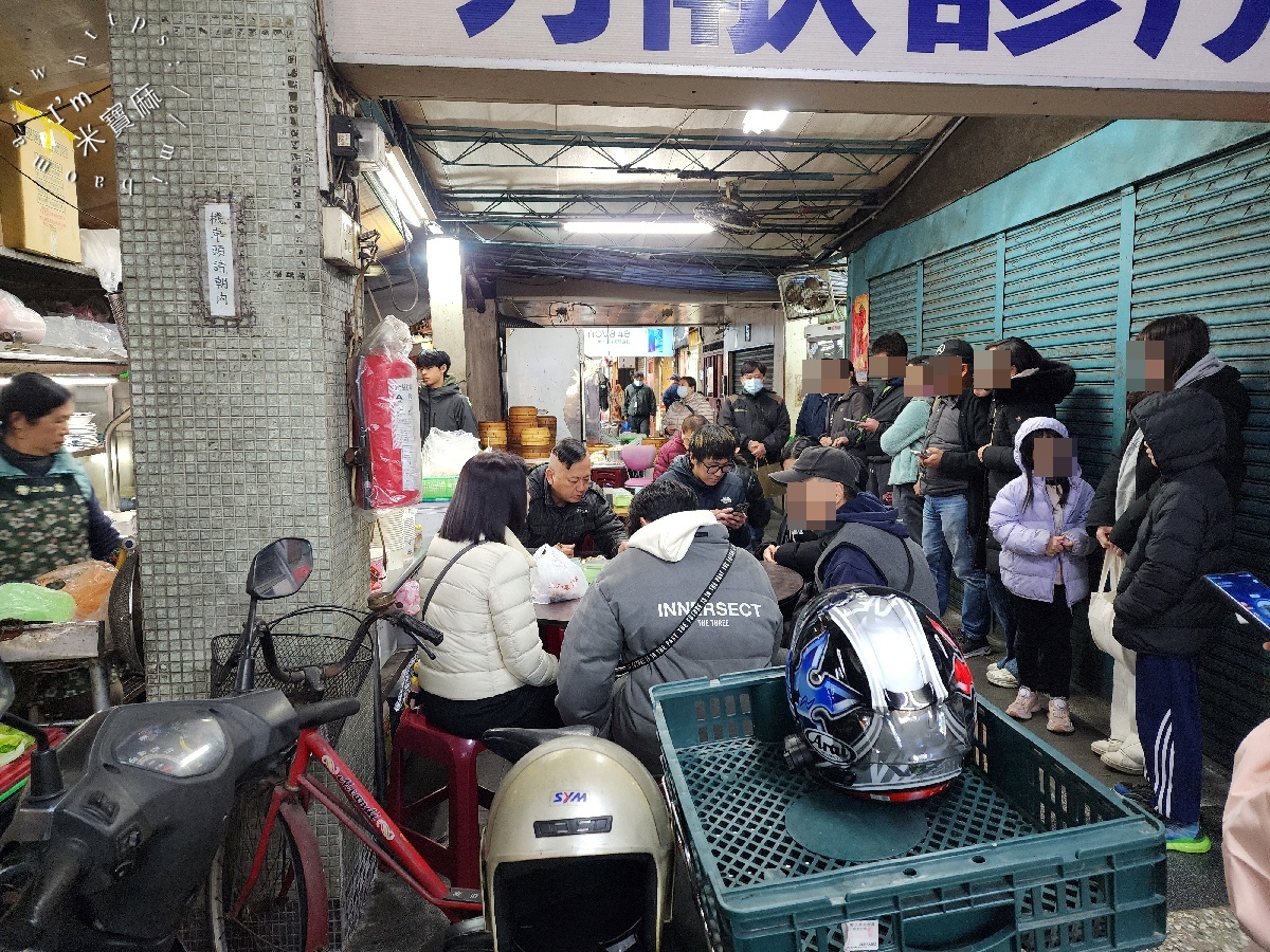 一甲美濃粄條｜永和民生路美食，不只粄條！在地人激推「招牌蒸餃」與超人氣平價宵夜