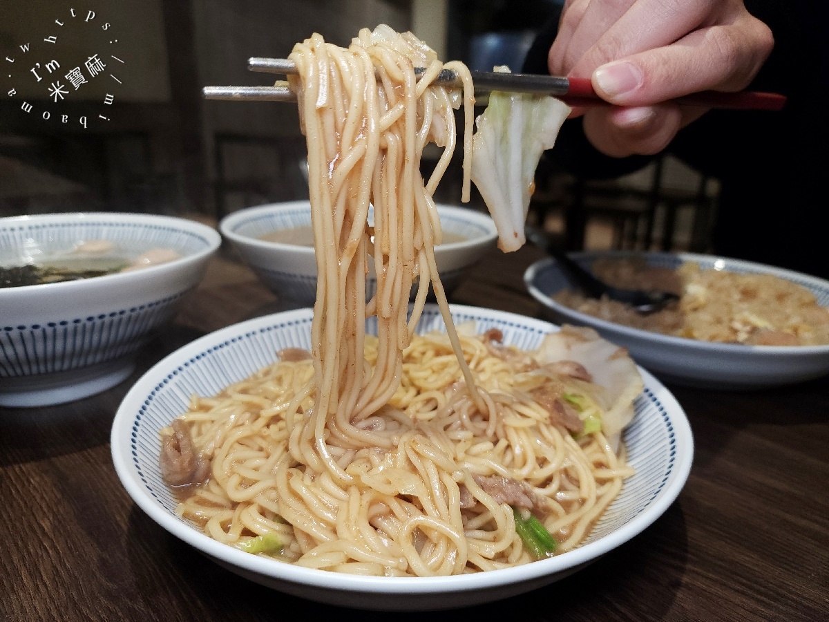 飛記炒飯之王｜板橋民權路人氣美食：粒粒分明炒飯、高CP值熱炒外帶首選！