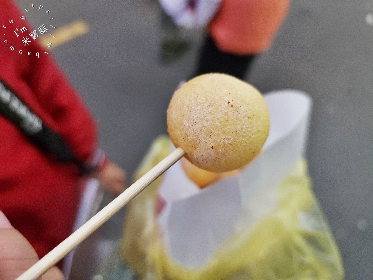 阿伯地瓜球｜湳雅夜市美食，冷掉也Q脆！多口味銅板價地瓜球排隊名店