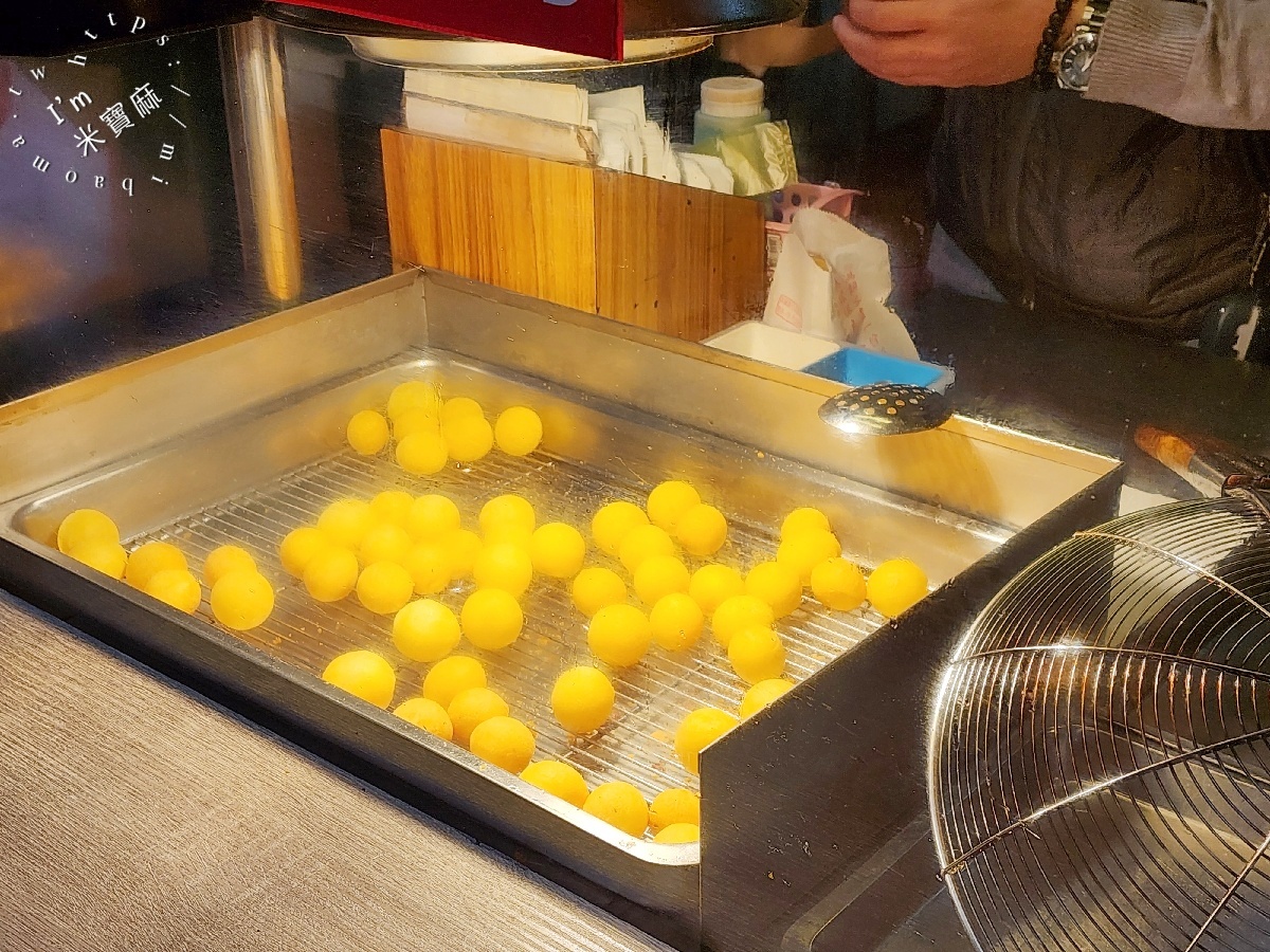 阿伯地瓜球｜湳雅夜市美食，冷掉也Q脆！多口味銅板價地瓜球排隊名店